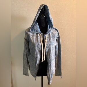 Hem & Thread Light Blue Hooded Lightweight Jean Jacket Size Medium NWOT